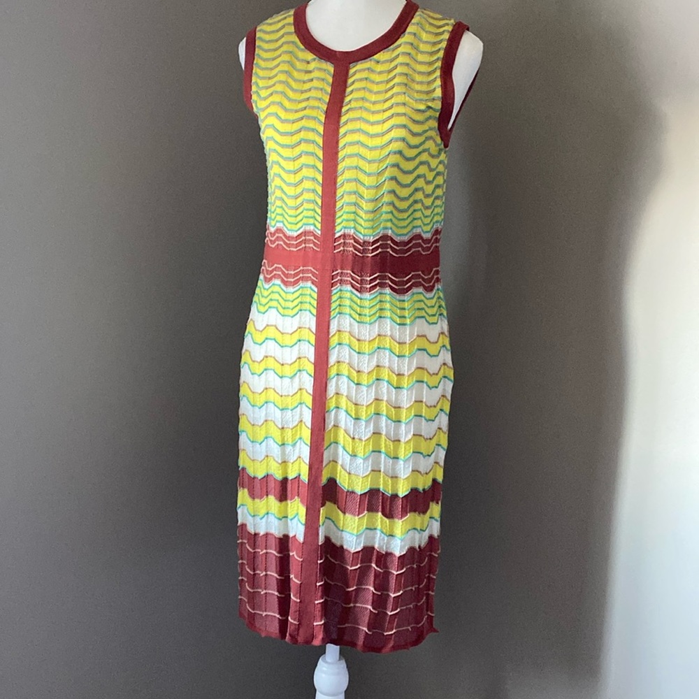 Missoni Size 40, sleeveless knitted dress w signature chevron pattern. NWT